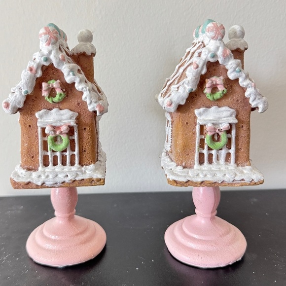 AT HOME Christmas Gingerbread house Pedestal Figurine Tabletop Decor 5.5\